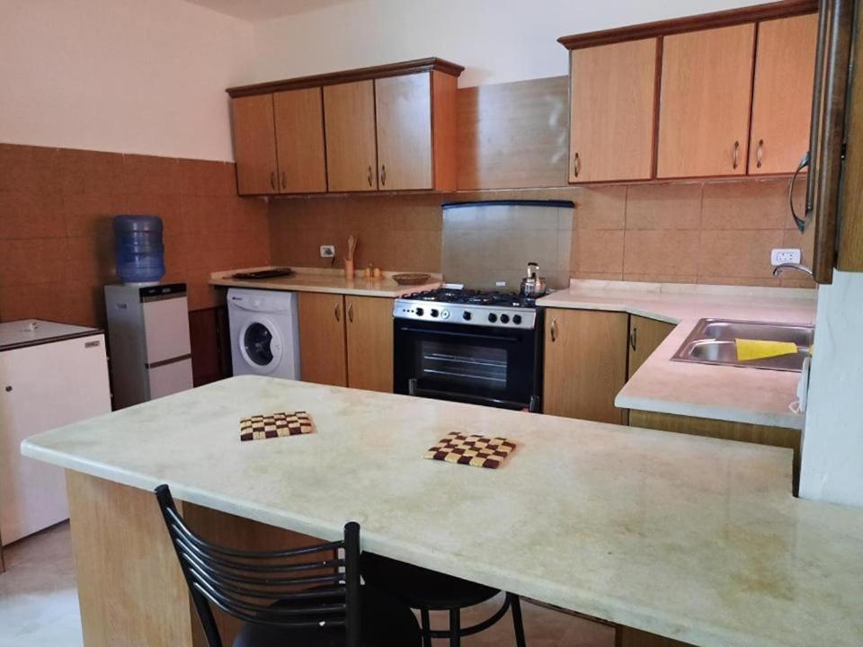 Hotel Emile Altwal Madaba Esterno foto